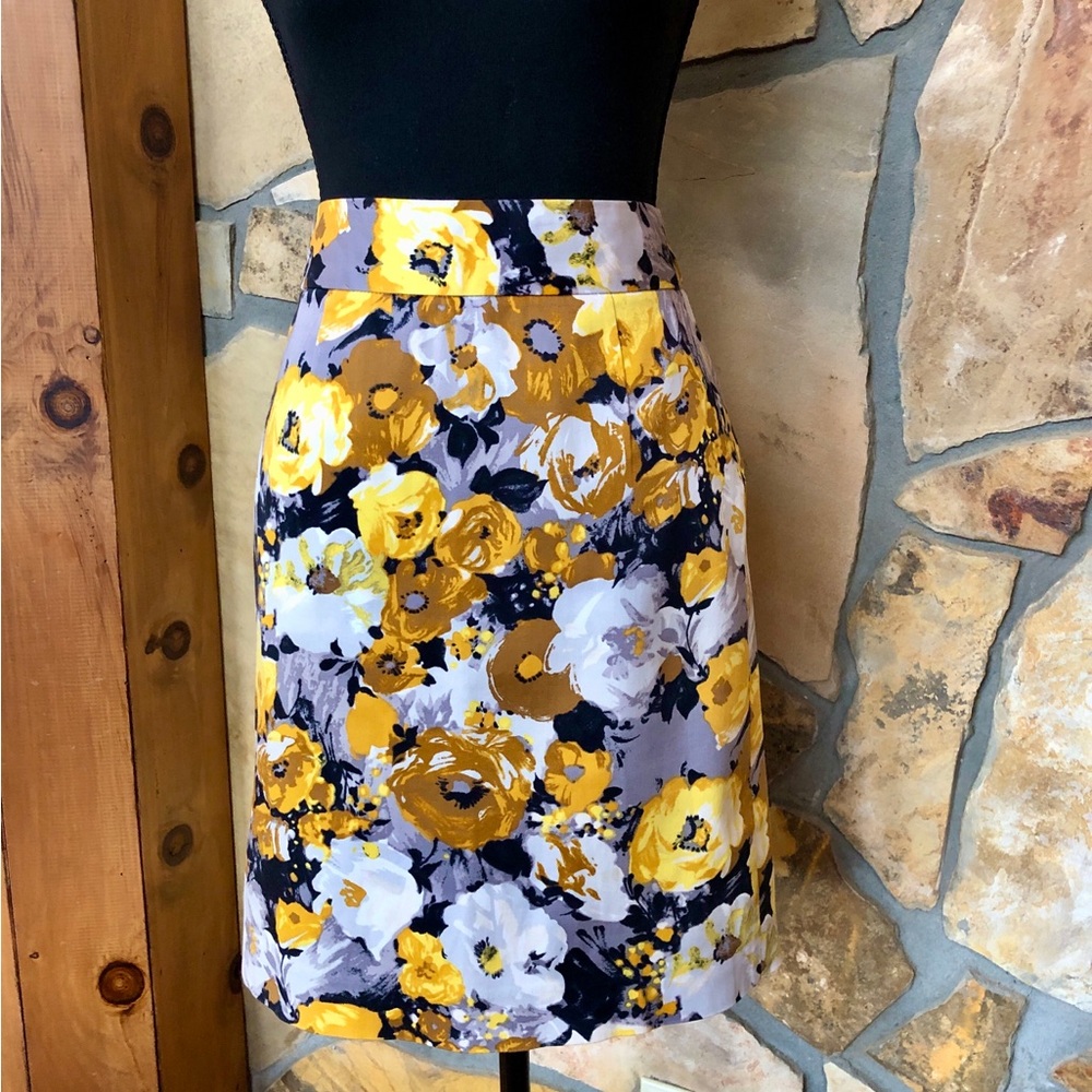 J. CREW Stretch Golden Rose Floral Pencil Skirt (S) - Picture 3 of 17